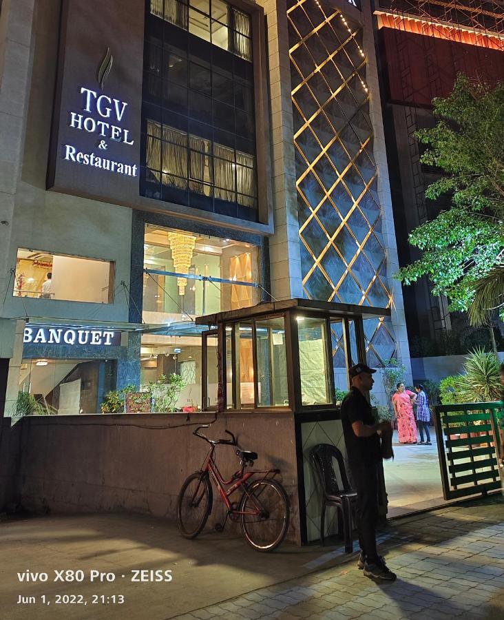 Tgv Hotel Ahmedabad Buitenkant foto