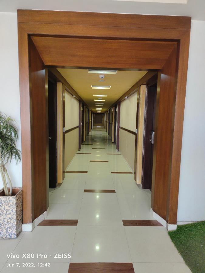 Tgv Hotel Ahmedabad Buitenkant foto