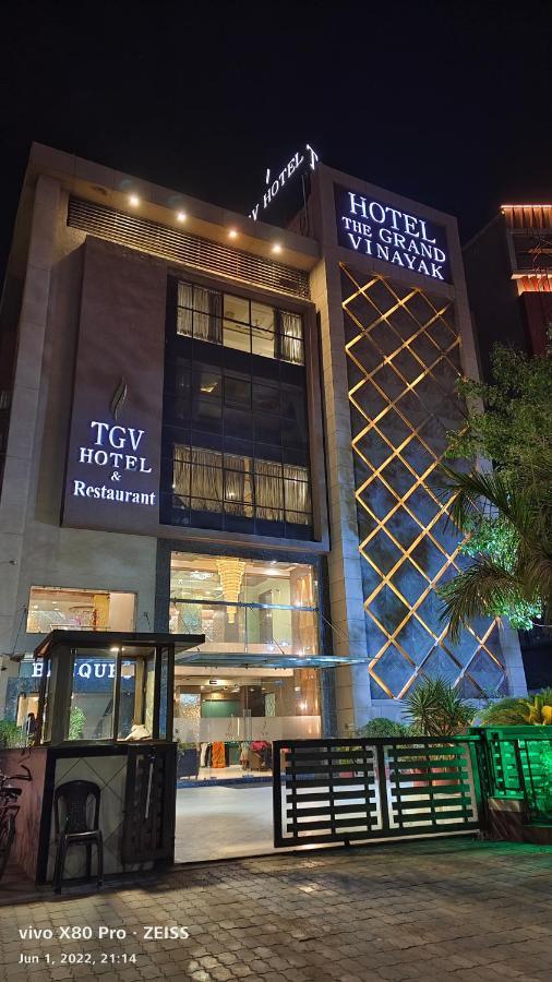 Tgv Hotel Ahmedabad Buitenkant foto