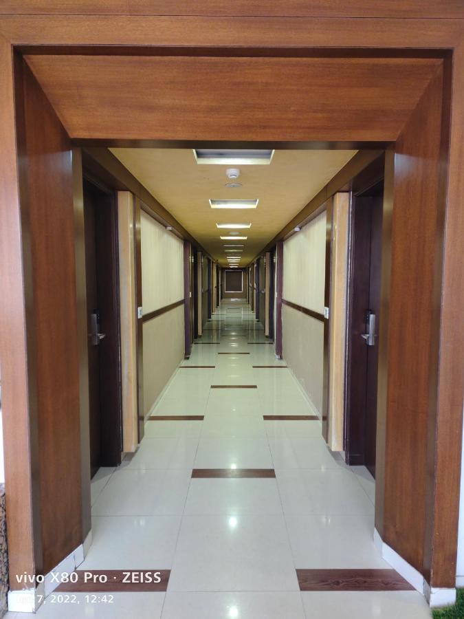 Tgv Hotel Ahmedabad Buitenkant foto
