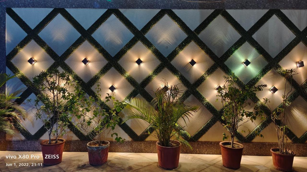 Tgv Hotel Ahmedabad Buitenkant foto